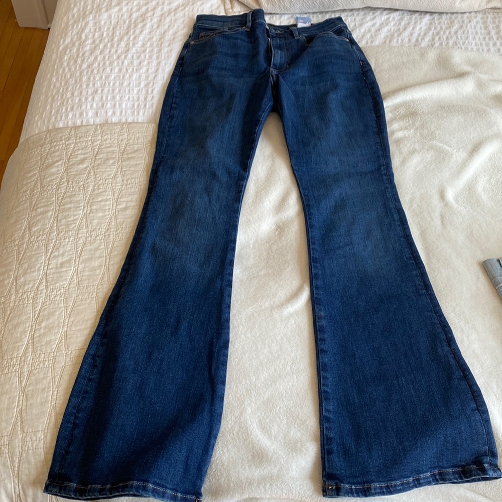 Flare dark denim jeans size 27P. Banana Republic, barely worn!